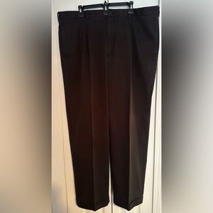 Good condition. Brooks Brothers Black Advantage Chino Elliot Dress Pants